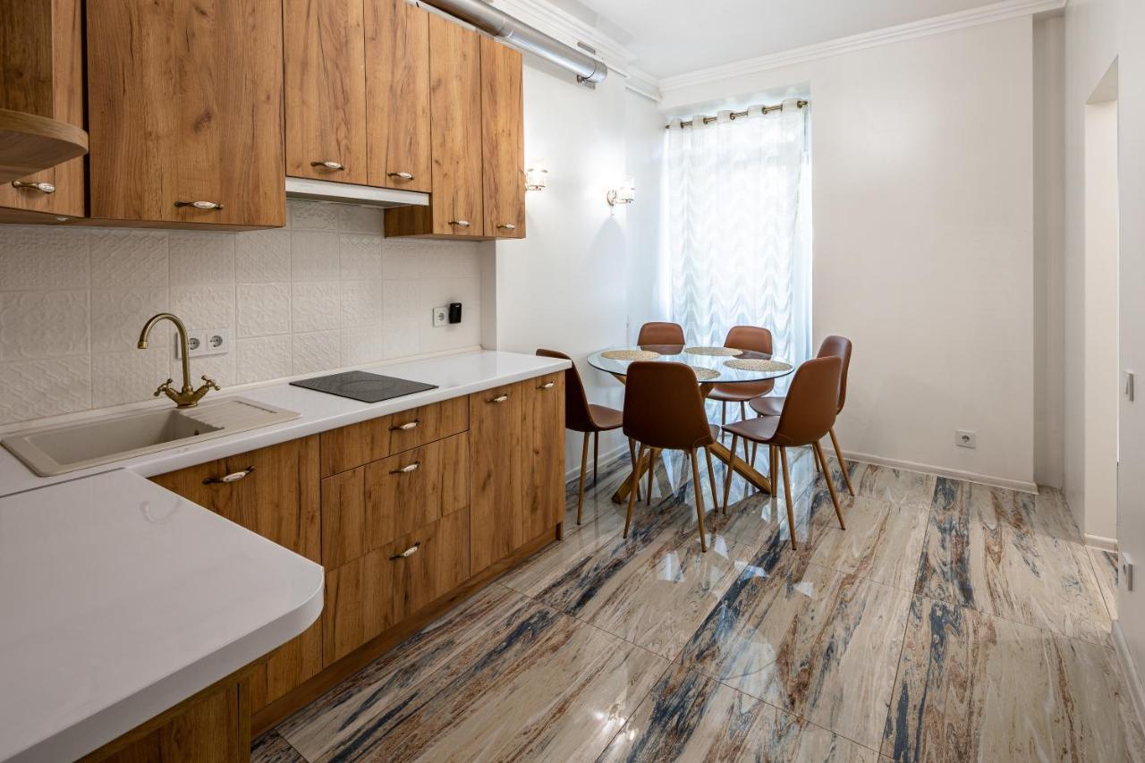 Romari Вічева 1 Apartman Lviv Kültér fotó